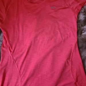 Womens size small under Armour tee. Sz Small